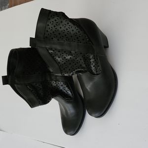 Nine West Rant Black Manmade Leather Booties Laser Cutout 9.5 M NEW